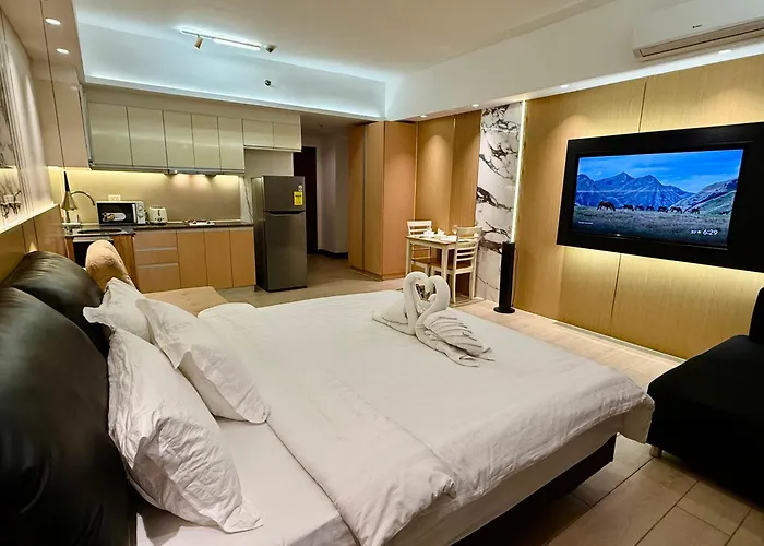 Apartment Venice Luxe Cozy Suite, Type, Pool, Kitchen, Netflix, Canal Mall Access Max 3 Guests Only Manila