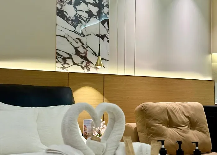 Apartment Venice Luxe Cozy Suite, Type, Pool, Kitchen, Netflix, Canal Mall Access Max 3 Guests Only Manila