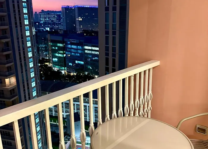 Venice Luxe Cozy Suite, Type, Pool, Kitchen, Netflix, Canal Mall Access Max 3 Guests Only Apartment Manila
