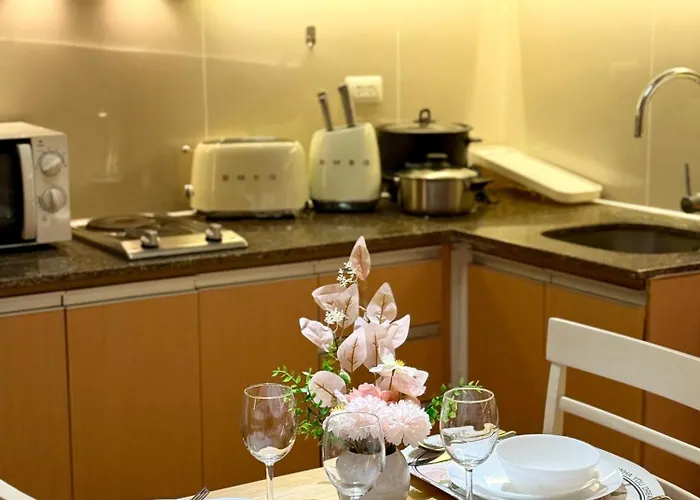 Venice Luxe Cozy Suite, Type, Pool, Kitchen, Netflix, Canal Mall Access Max 3 Guests Only Manila